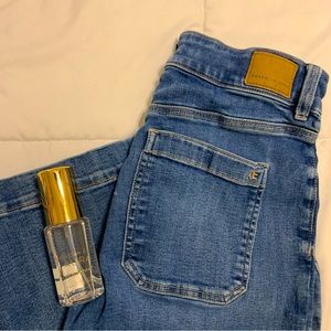American Eagle Outfitters: Super high rise flare blue jeans; square pockets